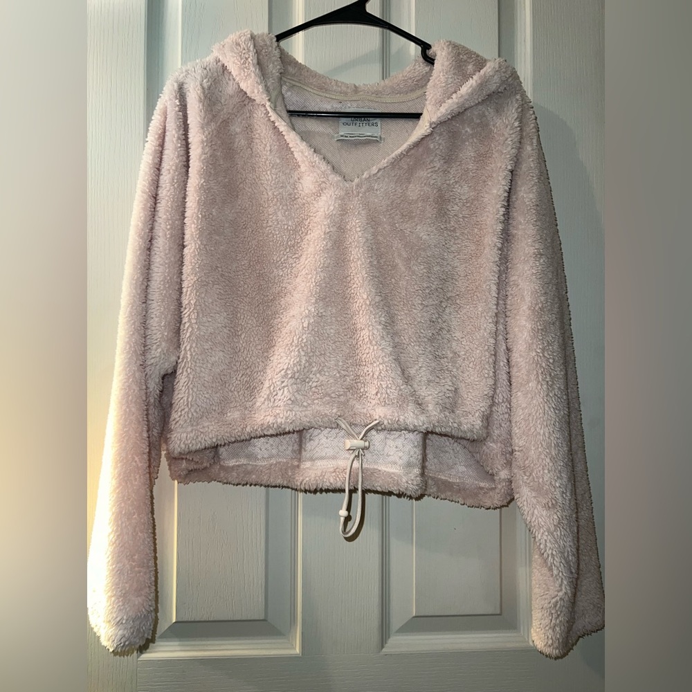 Euc Urban Outfitters sherpa crop sweater